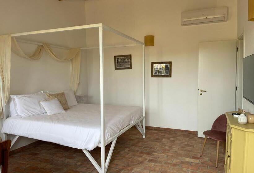 غرفة قياسية, Castello Di Serragiumenta