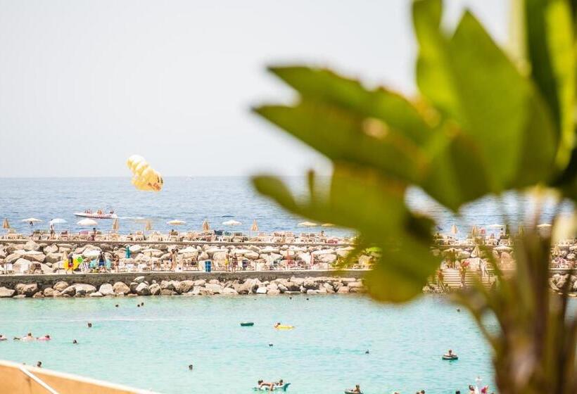 Апартаменты 1 Спальня Вид на Море, Amadores Beach Apartments