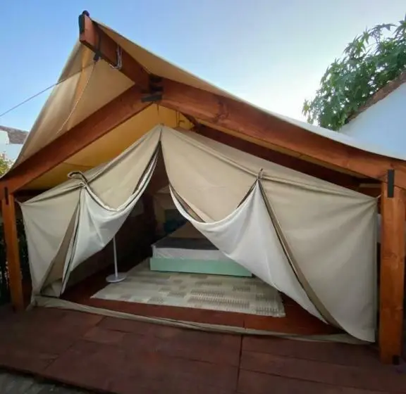 Standard Tent, El Embrujo