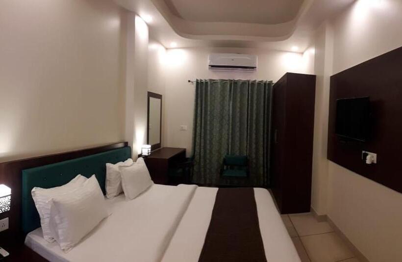 اتاق لوکس سه تخته, Paradise Inn