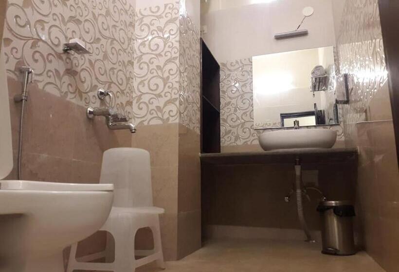 اتاق لوکس سه تخته, Paradise Inn