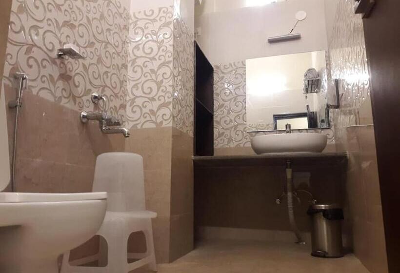 اتاق لوکس چهار تخته, Paradise Inn