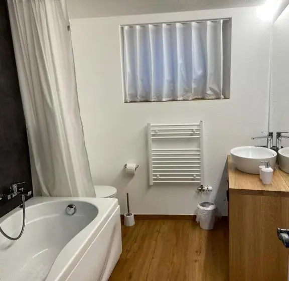 اتاق استاندارد چهار تخته, B&b Berninapass