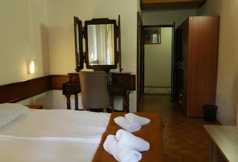 اتاق استاندارد با چشم‌انداز دریاچه, Trayal