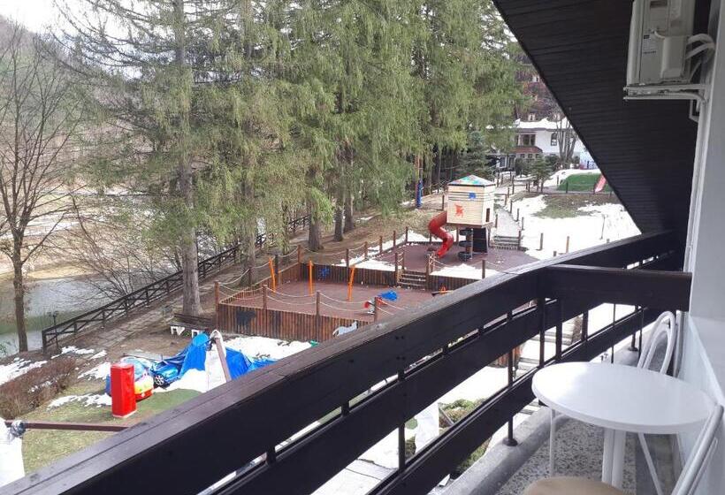 اتاق استاندارد با چشم‌انداز دریاچه, Trayal