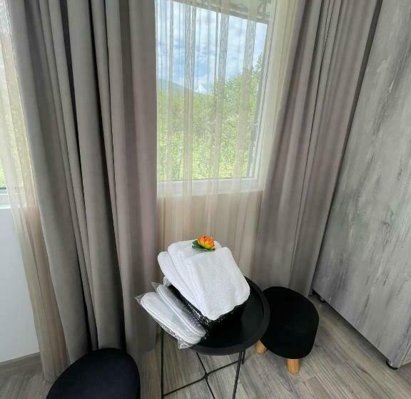 اتاق لوکس, View Racha