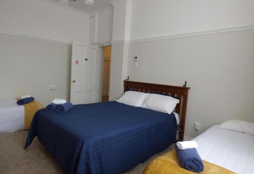 חדר סטנדרטי לארבעה עם חדר אמבטיה משותף, Sahara Guest House