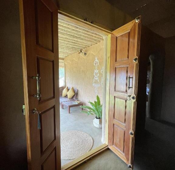 سوییت با چشم‌انداز کوه, The Mudhouse Marayoor