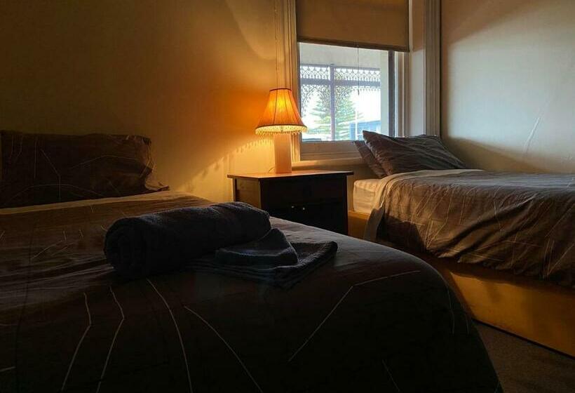 标准间, The Grand Hotel Millicent