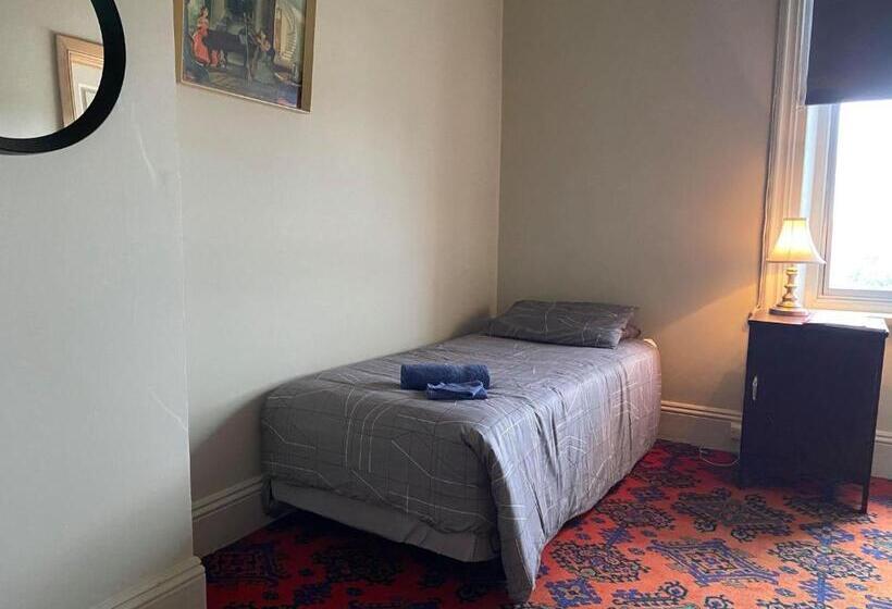 标准间, The Grand Hotel Millicent