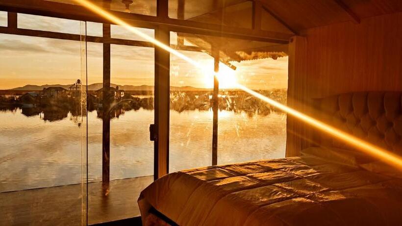 Suite with lake view, Titicaca