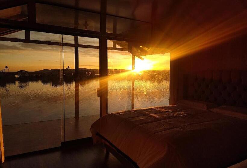 Suite with lake view, Titicaca