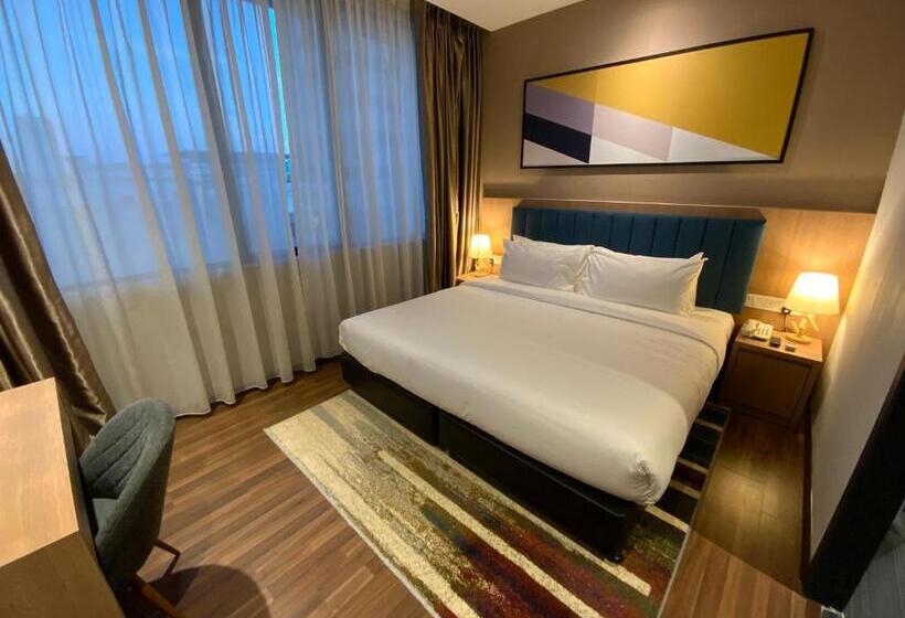 带大床的豪华间, Fives Hotel Johor Bahru City Centre