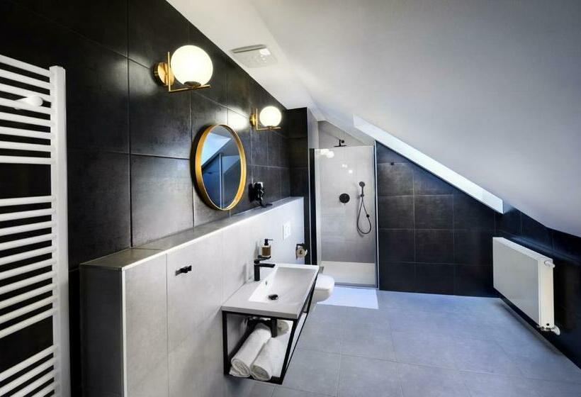 سوئیت لوکس با چشم‌انداز کوهستان, Kalix Boutique