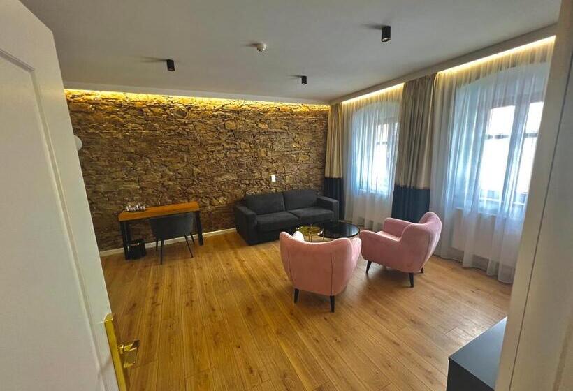 سوییت جونیور, Kalix Boutique