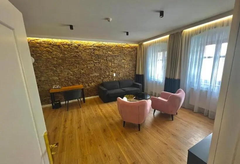 سوییت جونیور, Kalix Boutique
