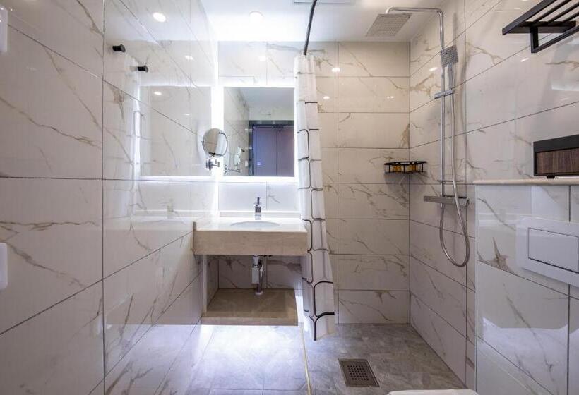 이코노미 싱글 룸, Livington