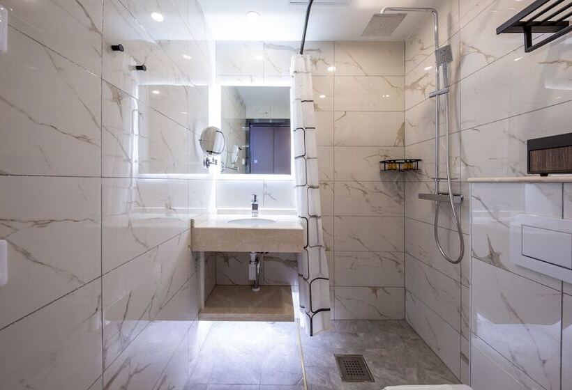 이코노미 싱글 룸, Livington