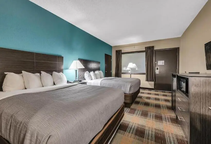 ２ダブルベッドのスタンダードルーム, Quality Inn Roseville Detroit North