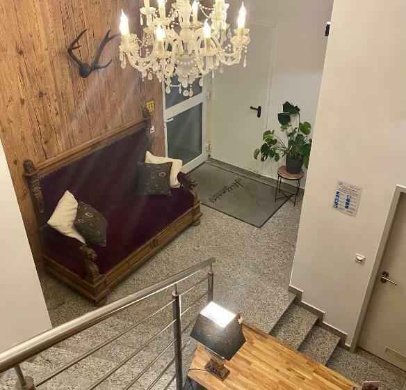 标准单人间, Waitzingers