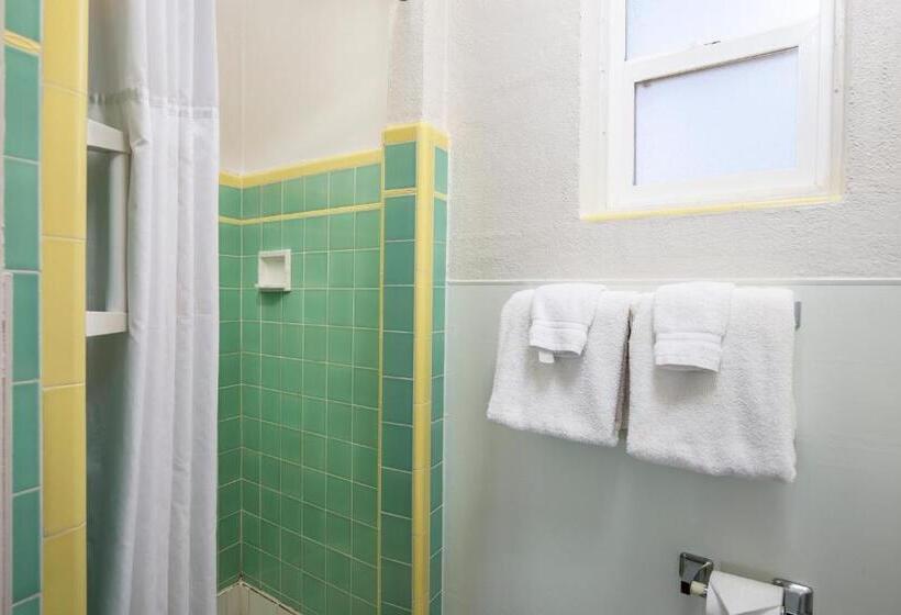 带2个双人床的标准工作室, Aiken S Lodge
