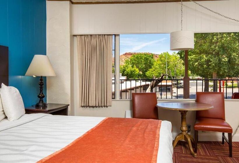 スタンダードトリプルルーム, Aiken S Lodge