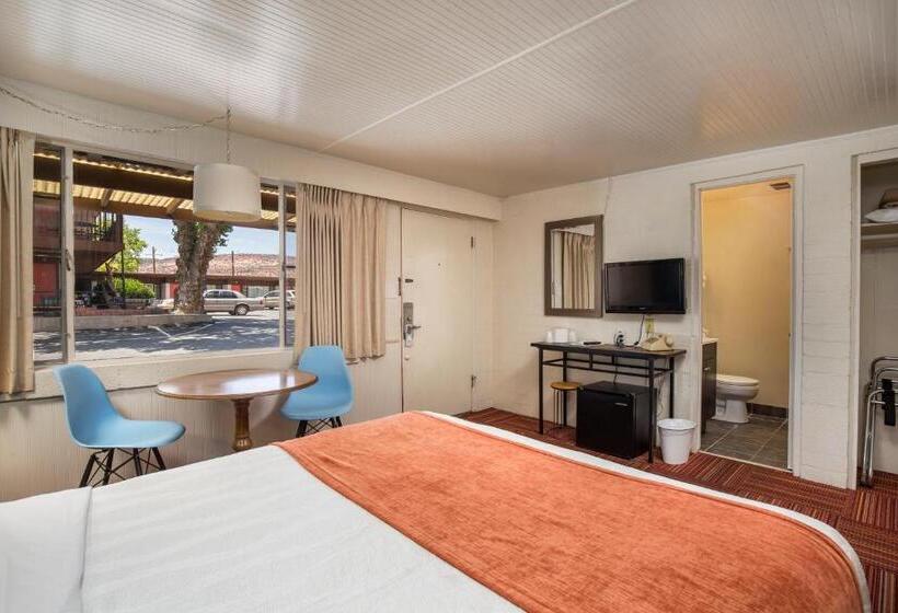 スタンダードトリプルルーム, Aiken S Lodge