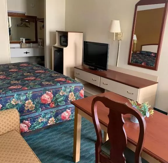 キングサイズベッドのスタンダードルーム, Budget Inn & Suites  Talladega