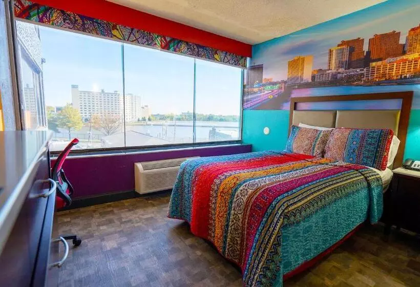 اتاق لوکس با تخت بزرگ, Philly Inn & Suites