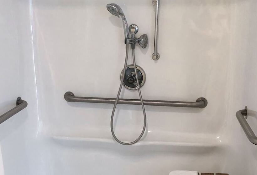 适合残疾人士使用的带超级大床的标准间, Colonial Inn Ellsworth