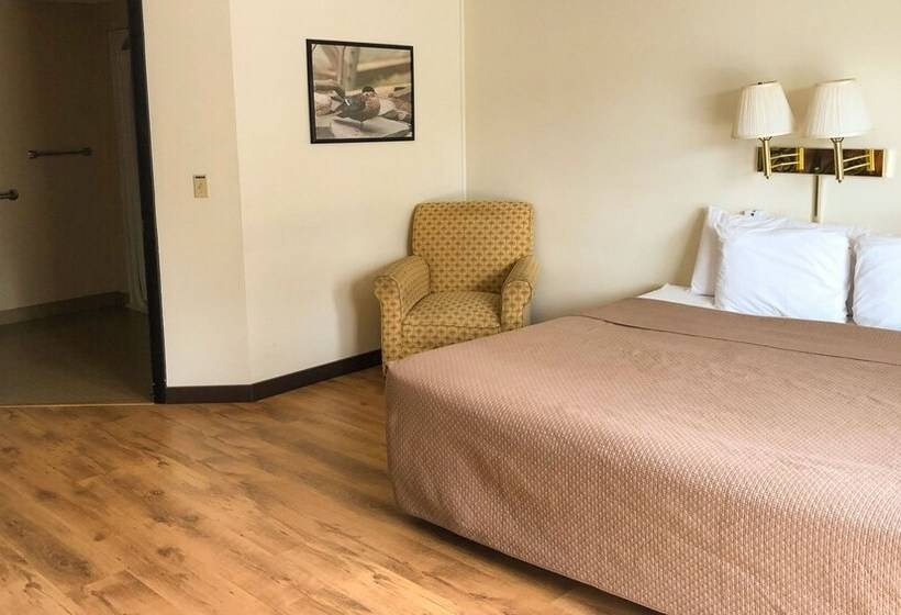 适合残疾人士使用的带超级大床的标准间, Colonial Inn Ellsworth