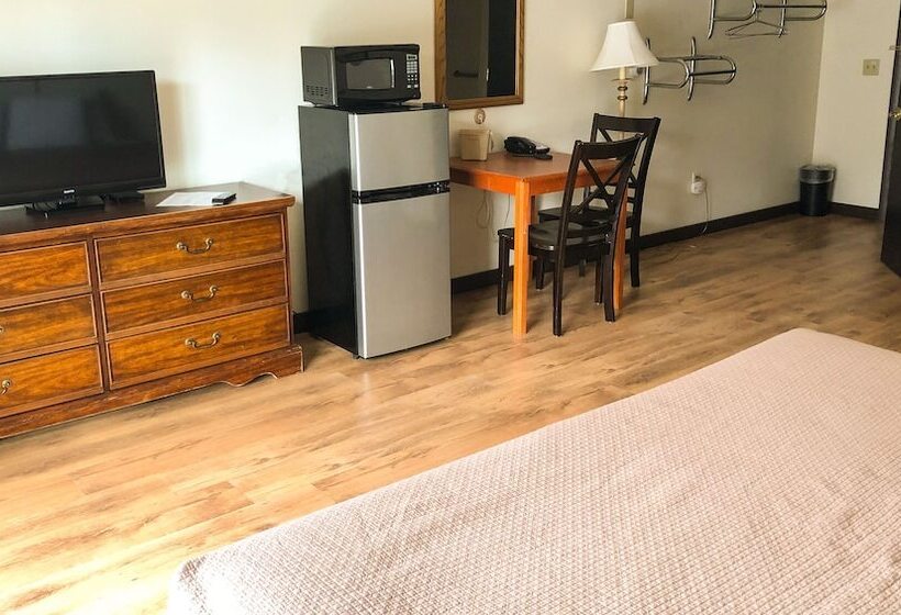 适合残疾人士使用的带超级大床的标准间, Colonial Inn Ellsworth