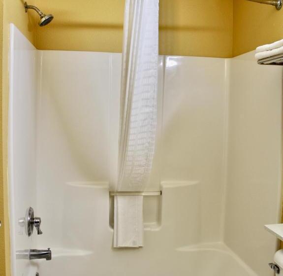 Люкс Кровать Кинг, Hometown Inn & Suites