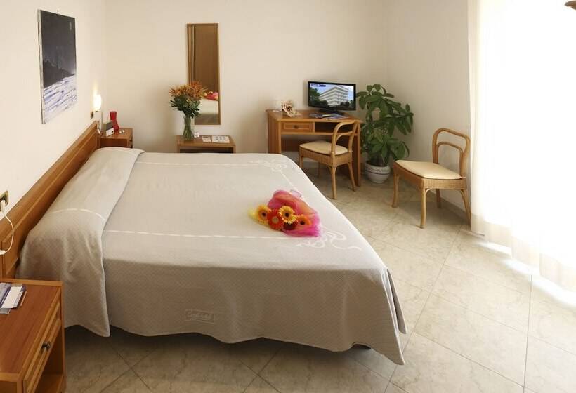 标准三人间, Joli Park Hotel   Caroli Hotels