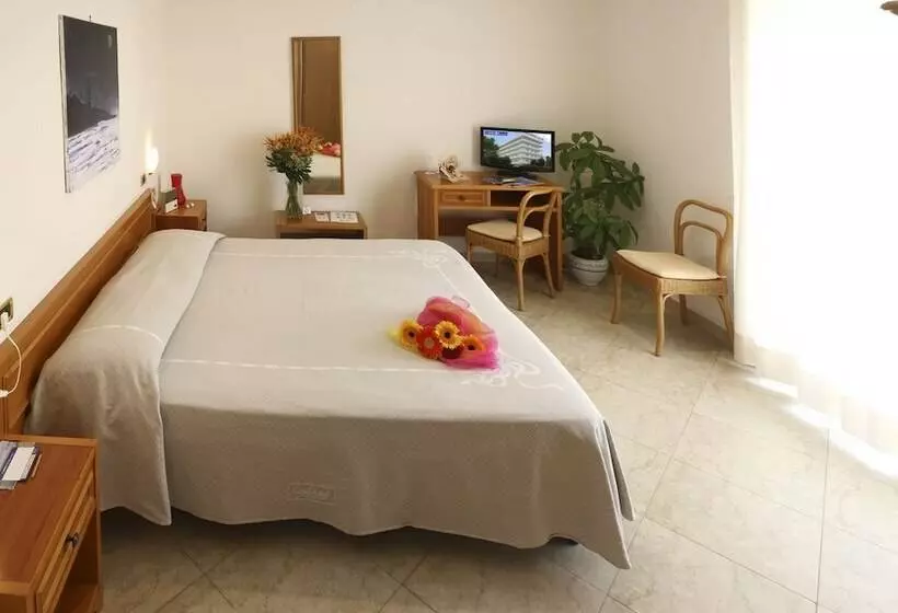スタンダードトリプルルーム, Joli Park Hotel Caroli Hotels