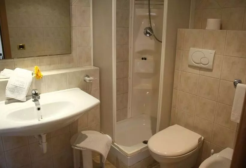 スタンダード4人部屋, Joli Park Hotel Caroli Hotels