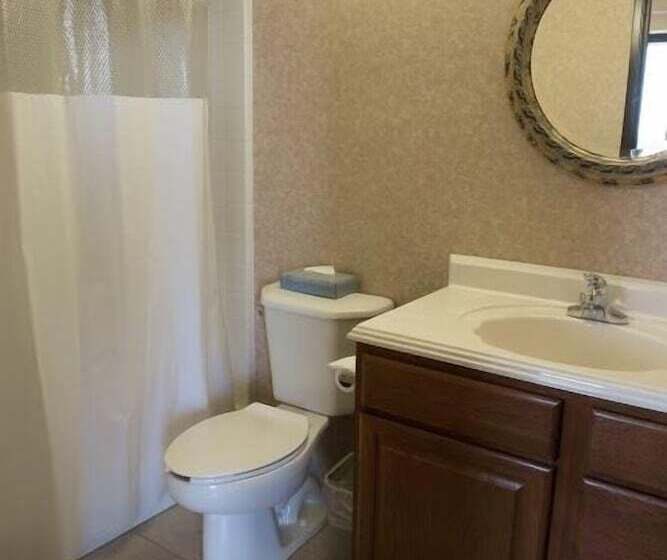 غرفه قياسيه سريرين مزدوجين, Shoreline Inn & Conference Center, Ascend Hotel Collection