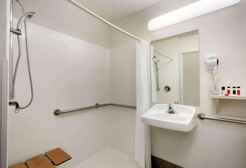 غرفة قياسية سرير كينج لذوى الإحتياجات الخاصة, Travelodge By Wyndham Yampa