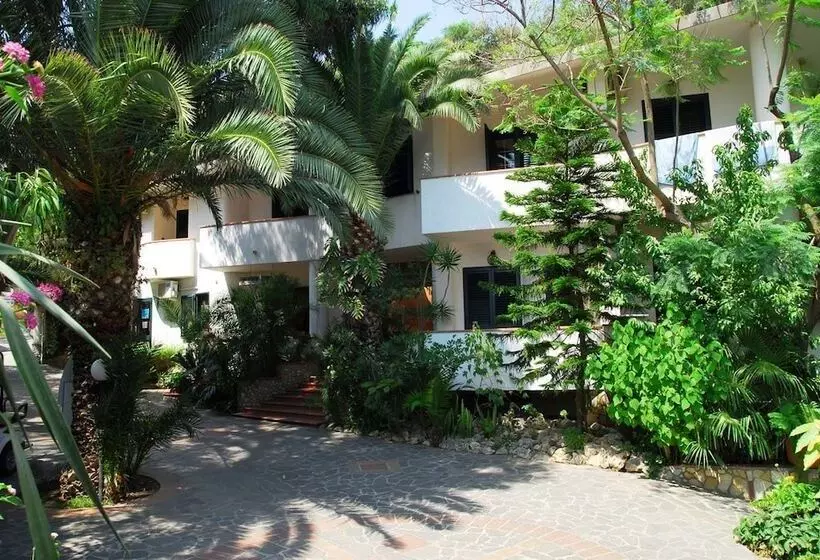 Camera Standard con Balcone, Village Eden
