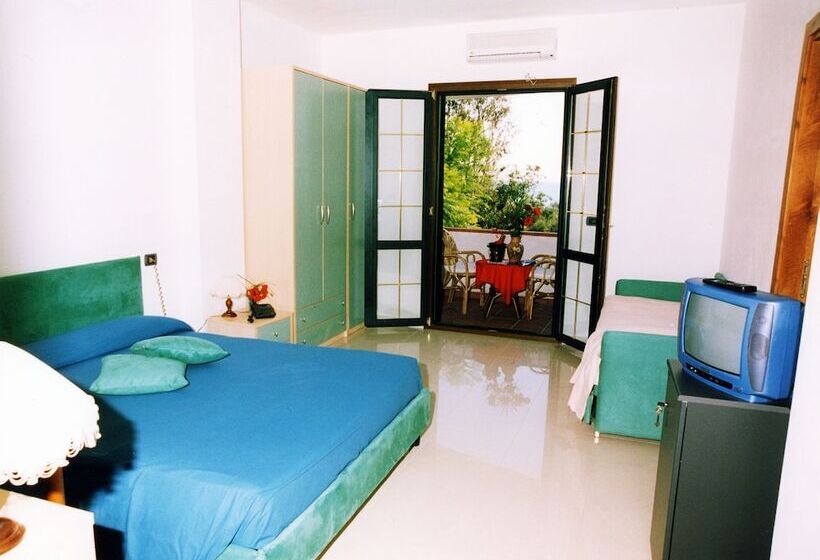 스탠다드 트리플 발코니 룸, Village Eden