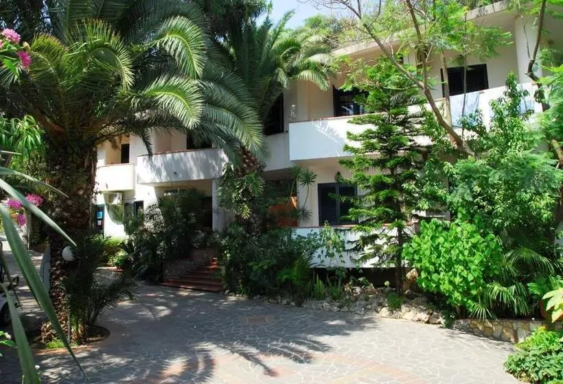 Camera Tripla Classica con Balcone, Village Eden