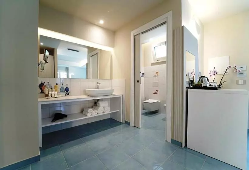 Suite, Village Eden