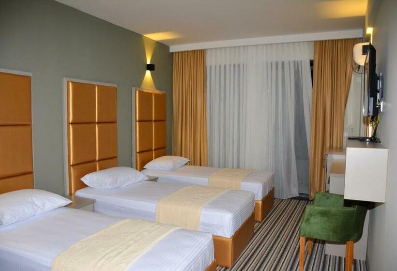 اتاق استاندارد سه تخته با بالکن, Am Palace