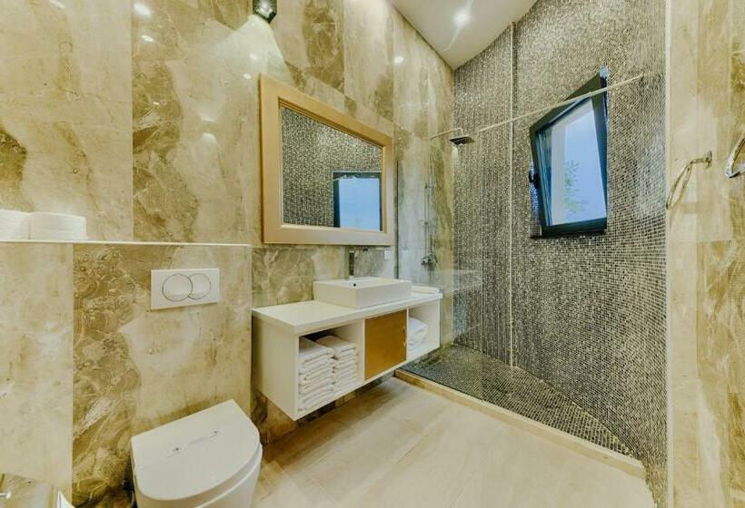 اتاق لوکس با بالکن, Am Palace