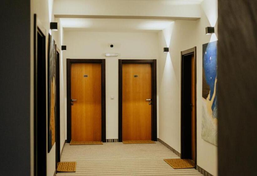 اتاق استاندارد سه تخته با بالکن, Am Palace