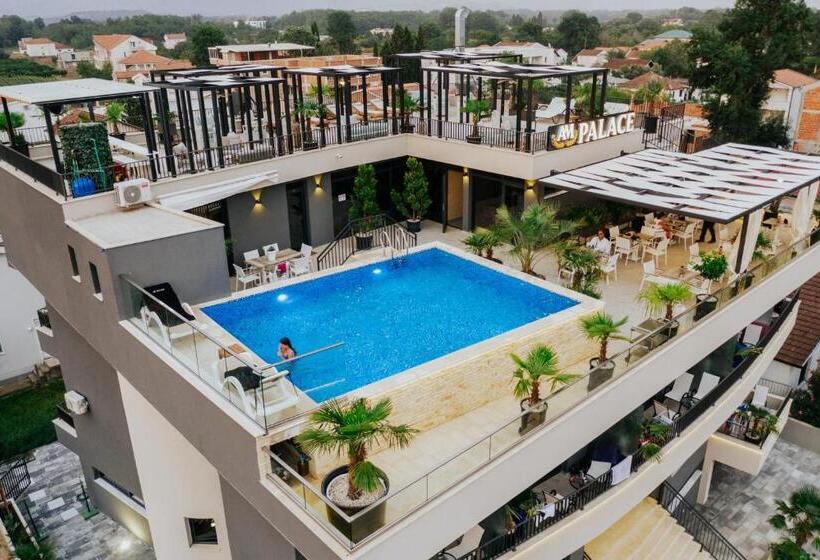 سوییت با استخر, Am Palace