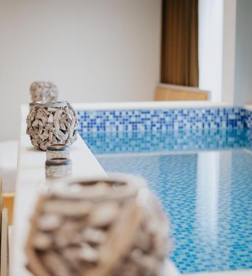 سوییت با استخر, Am Palace