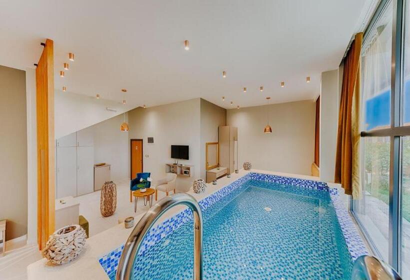 سوییت با استخر, Am Palace