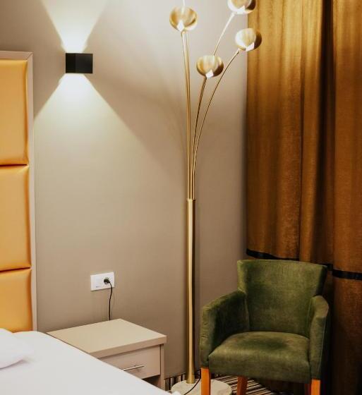 سوییت با استخر, Am Palace