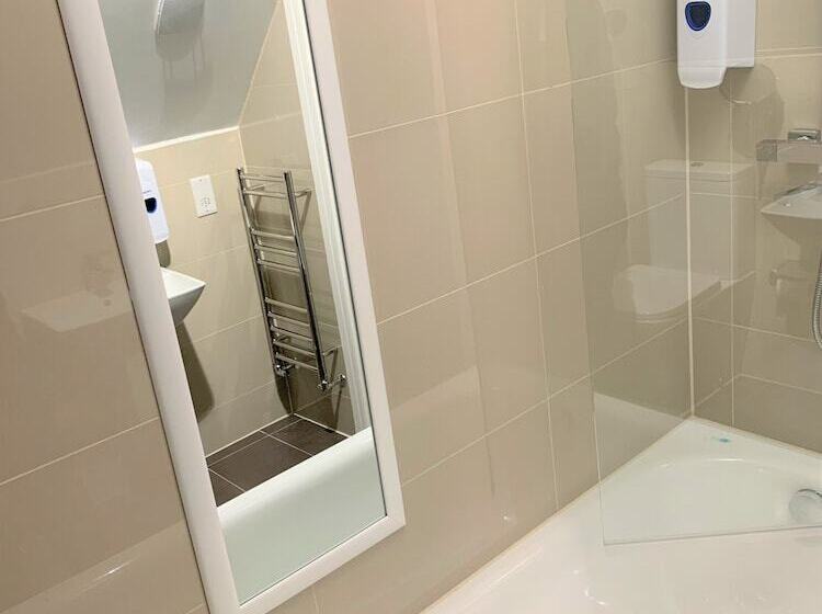 Camera Deluxe, Green View